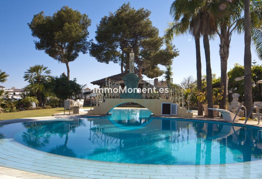 Resale - Detached villa - Marbella - Nueva Andalucía