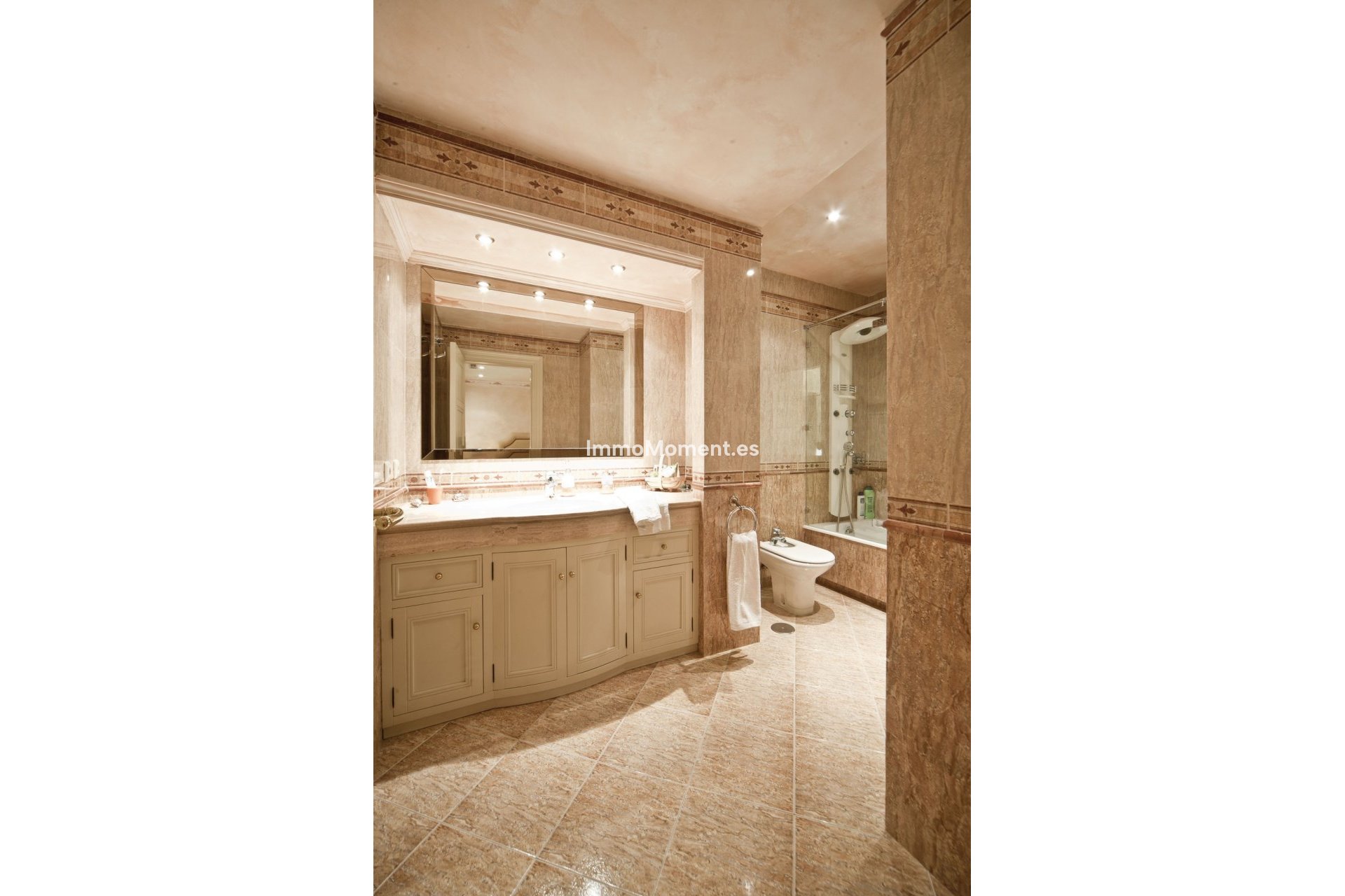 Resale - Detached villa - Marbella - Nueva Andalucía