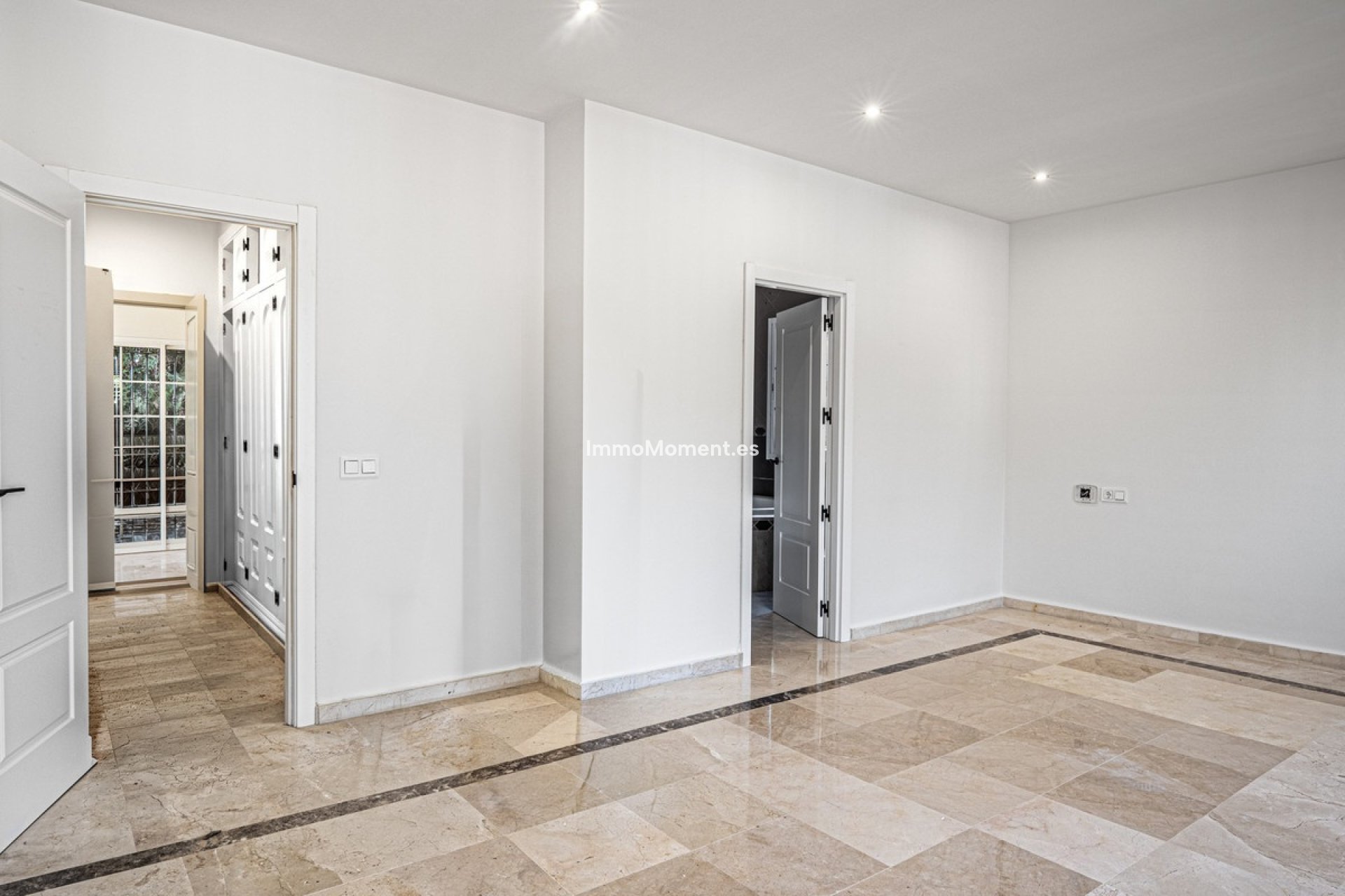 Resale - Detached villa - Marbella - Nueva Andalucía