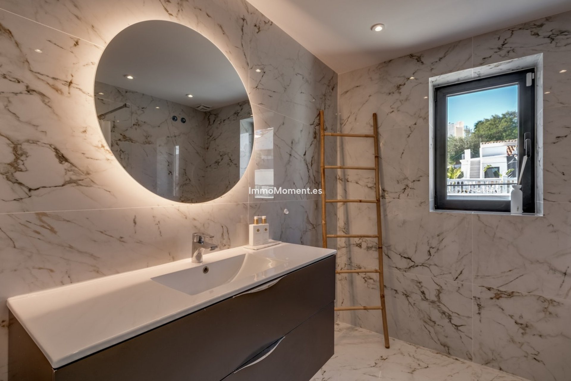 Resale - Detached villa - Marbella - Nueva Andalucía