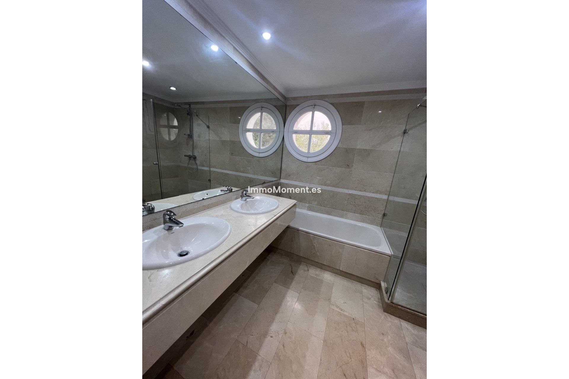 Resale - Detached villa - Marbella - Nueva Andalucía