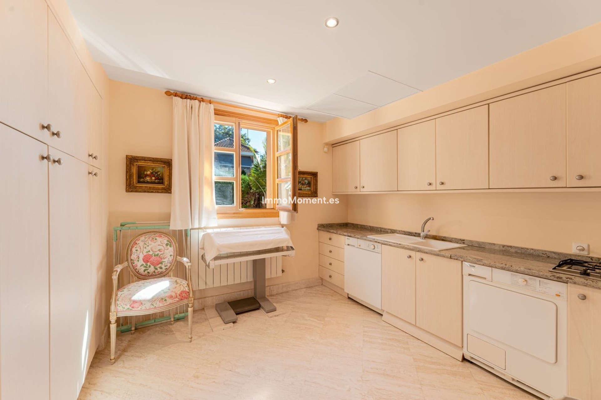Resale - Detached villa - Marbella - Nueva Andalucía