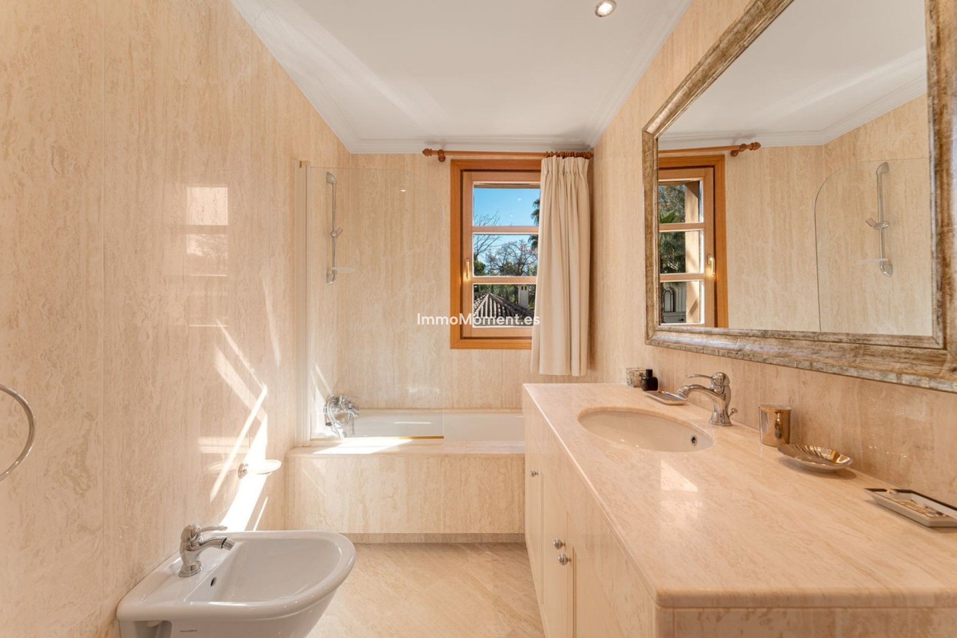 Resale - Detached villa - Marbella - Nueva Andalucía