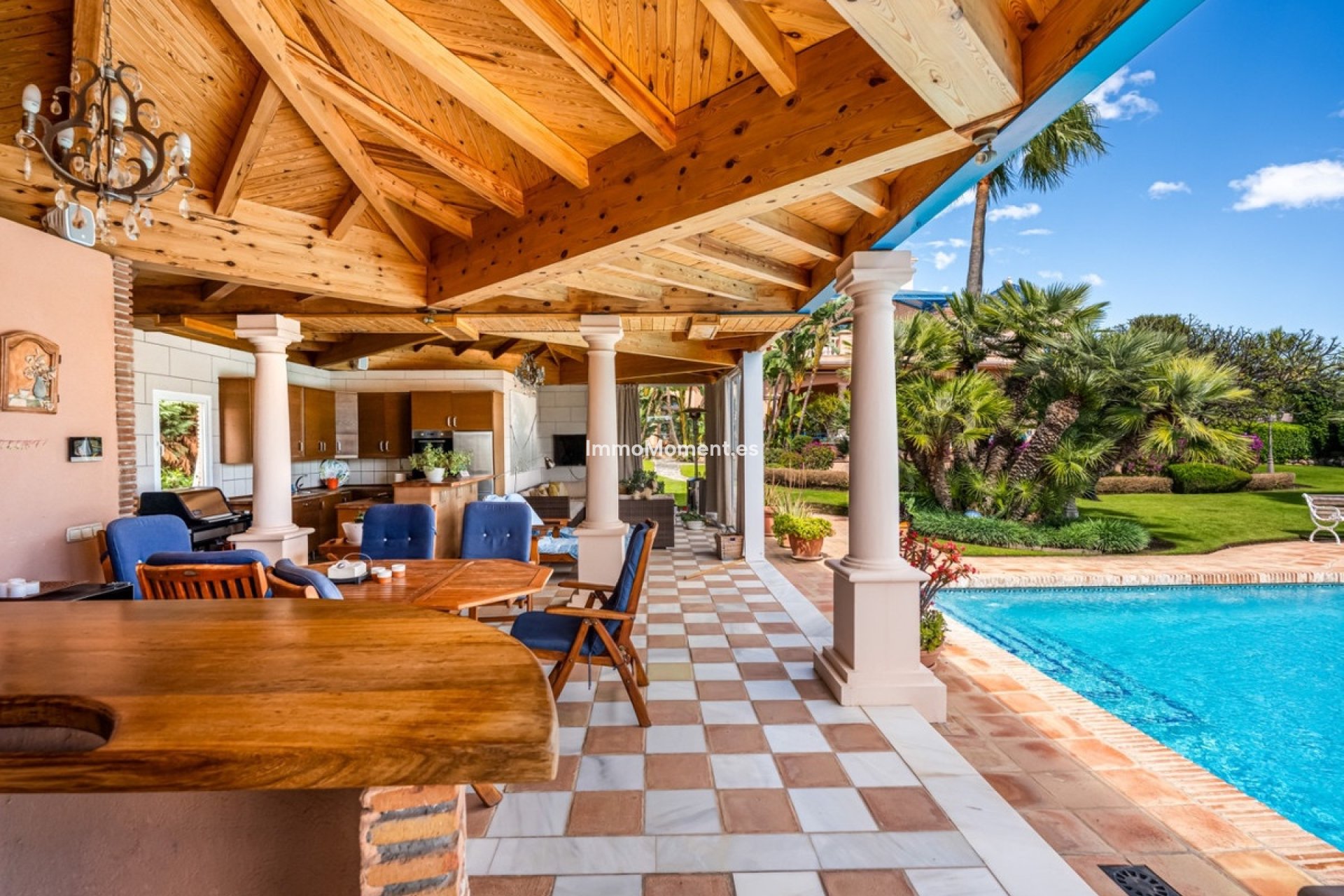 Resale - Detached villa - Marbella - Nueva Andalucía