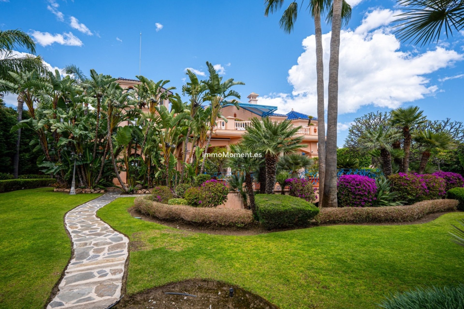 Resale - Detached villa - Marbella - Nueva Andalucía