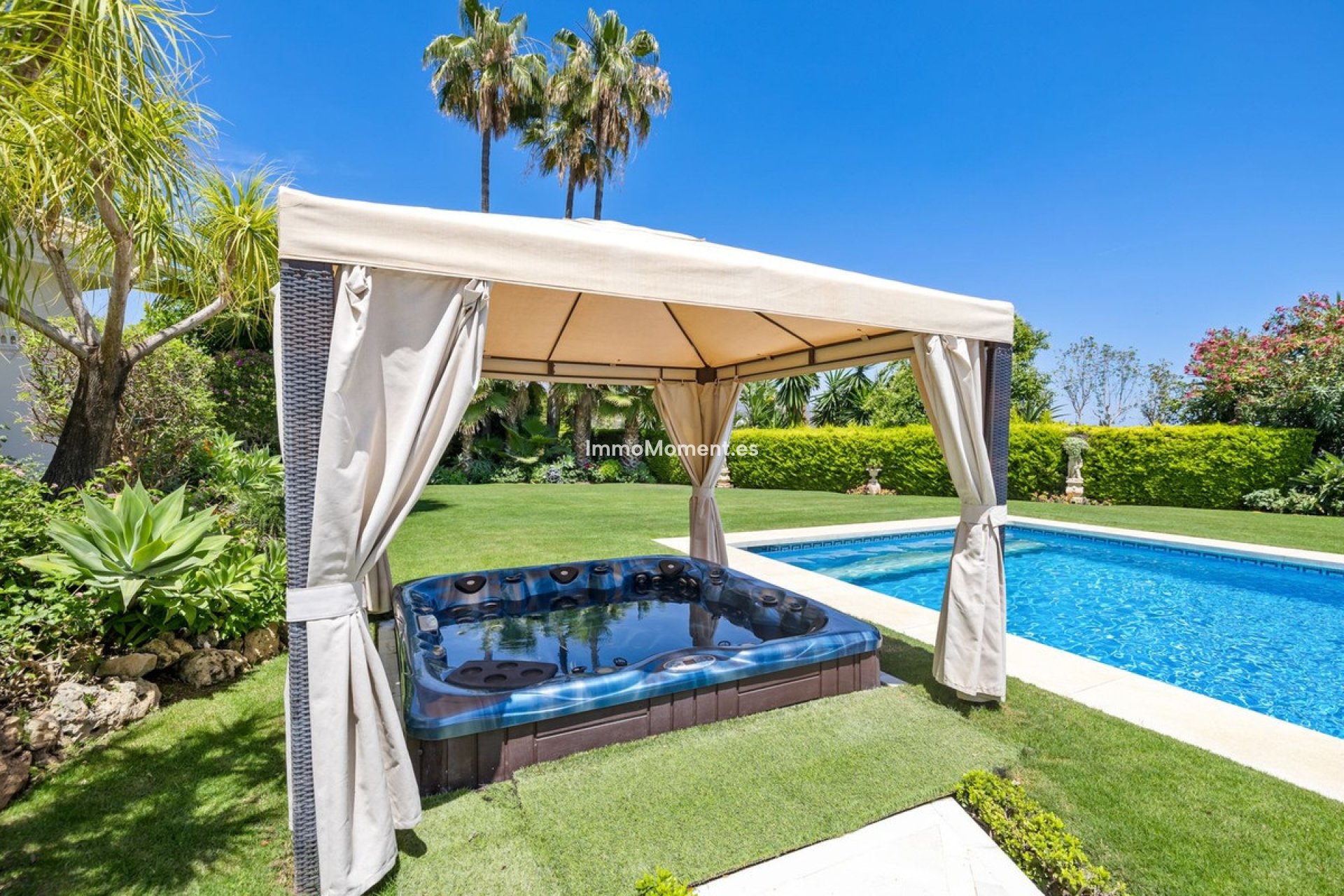Resale - Detached villa - Marbella - Nueva Andalucía