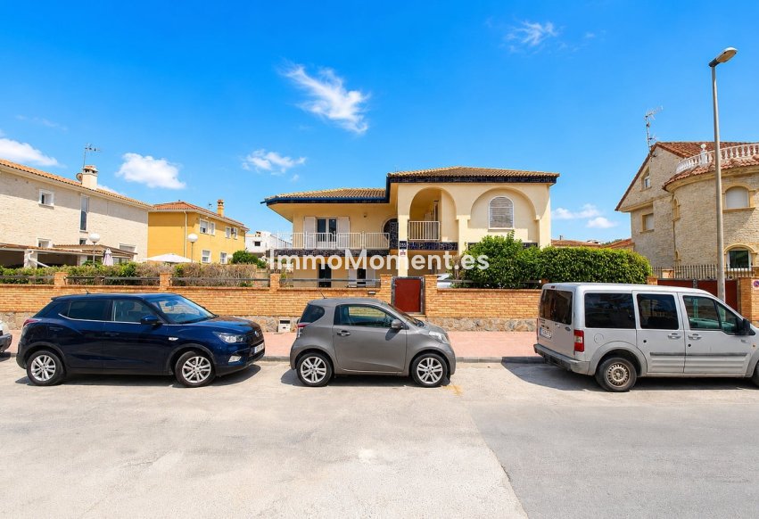 Resale - Detached villa - Orihuela Costa - Cabo roig - La Zenia