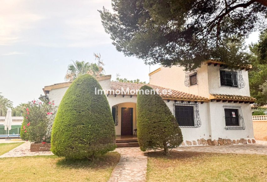 Resale - Detached villa - Orihuela - Punta Prima