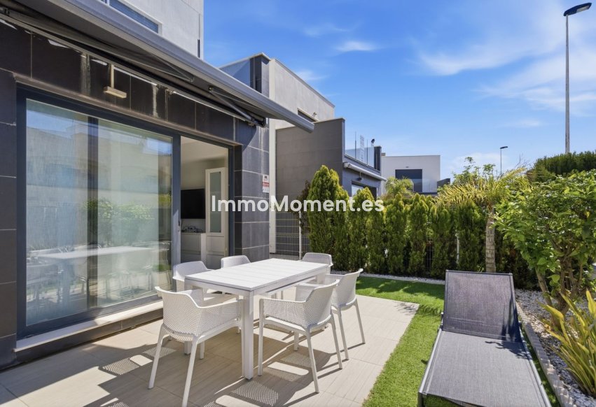 Resale - Detached villa - Orihuela - Punta Prima