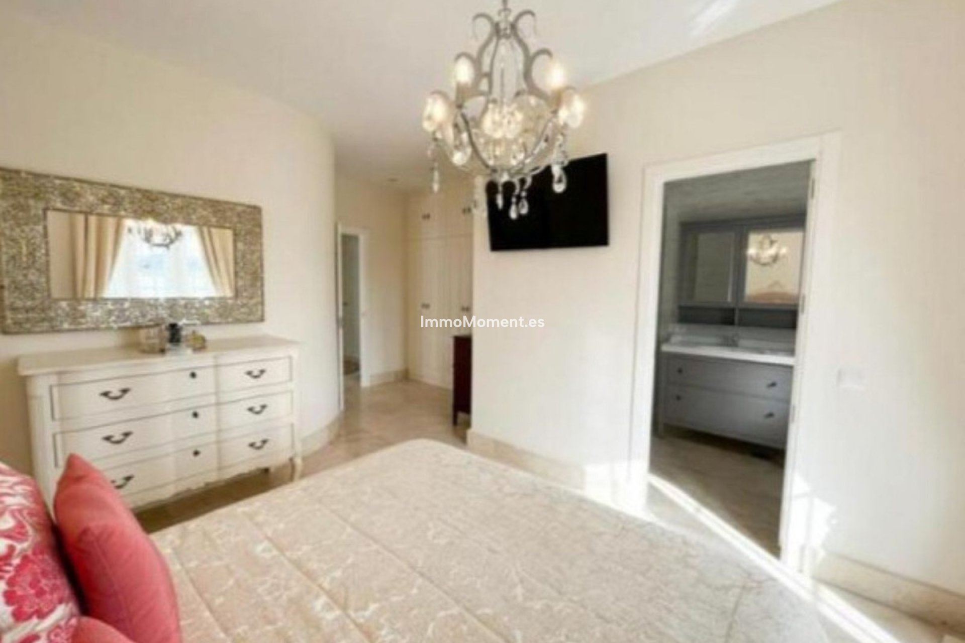 Resale - Detached villa - Sotogrande - San Roque