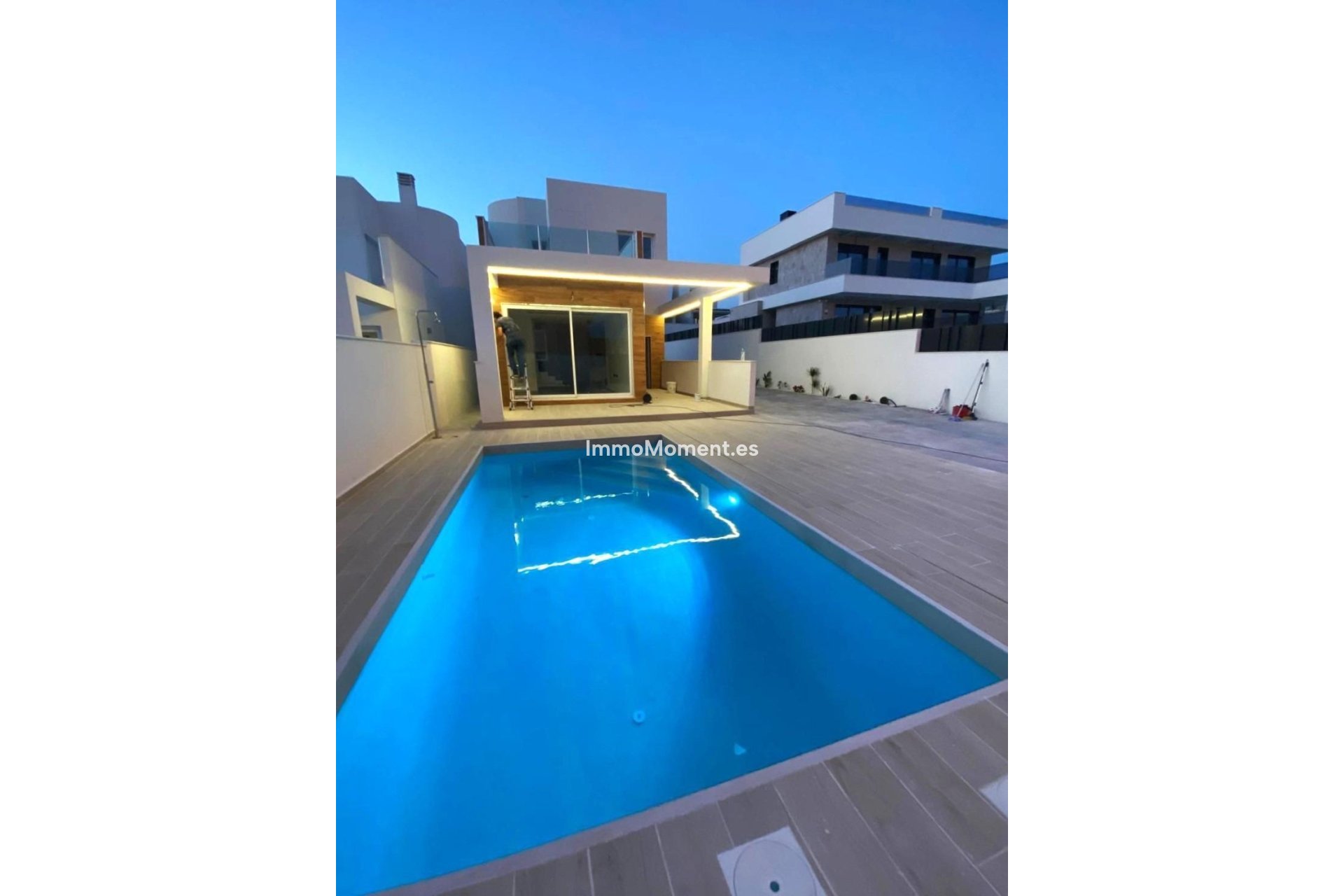 Resale - Detached villa - Torrevieja - Aguas Nuevas