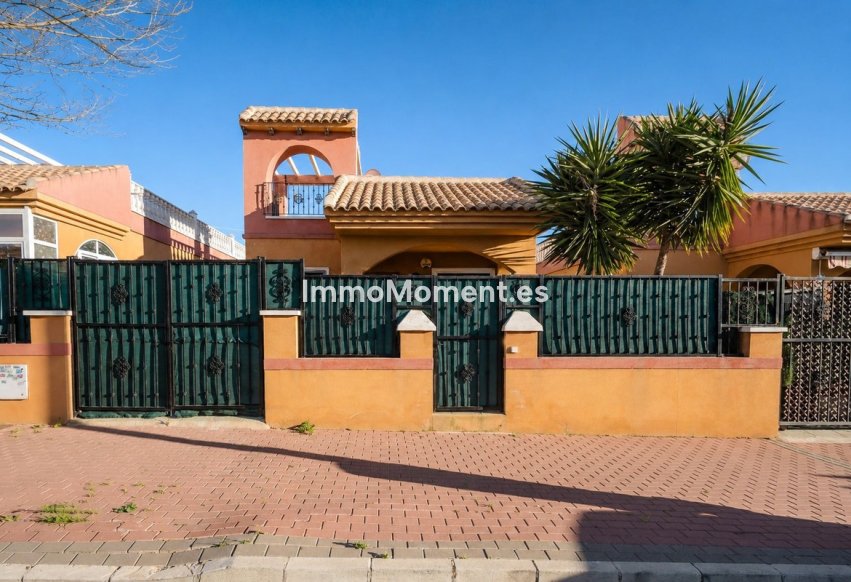 Resale - Detached villa - Torrevieja - Aguas Nuevas