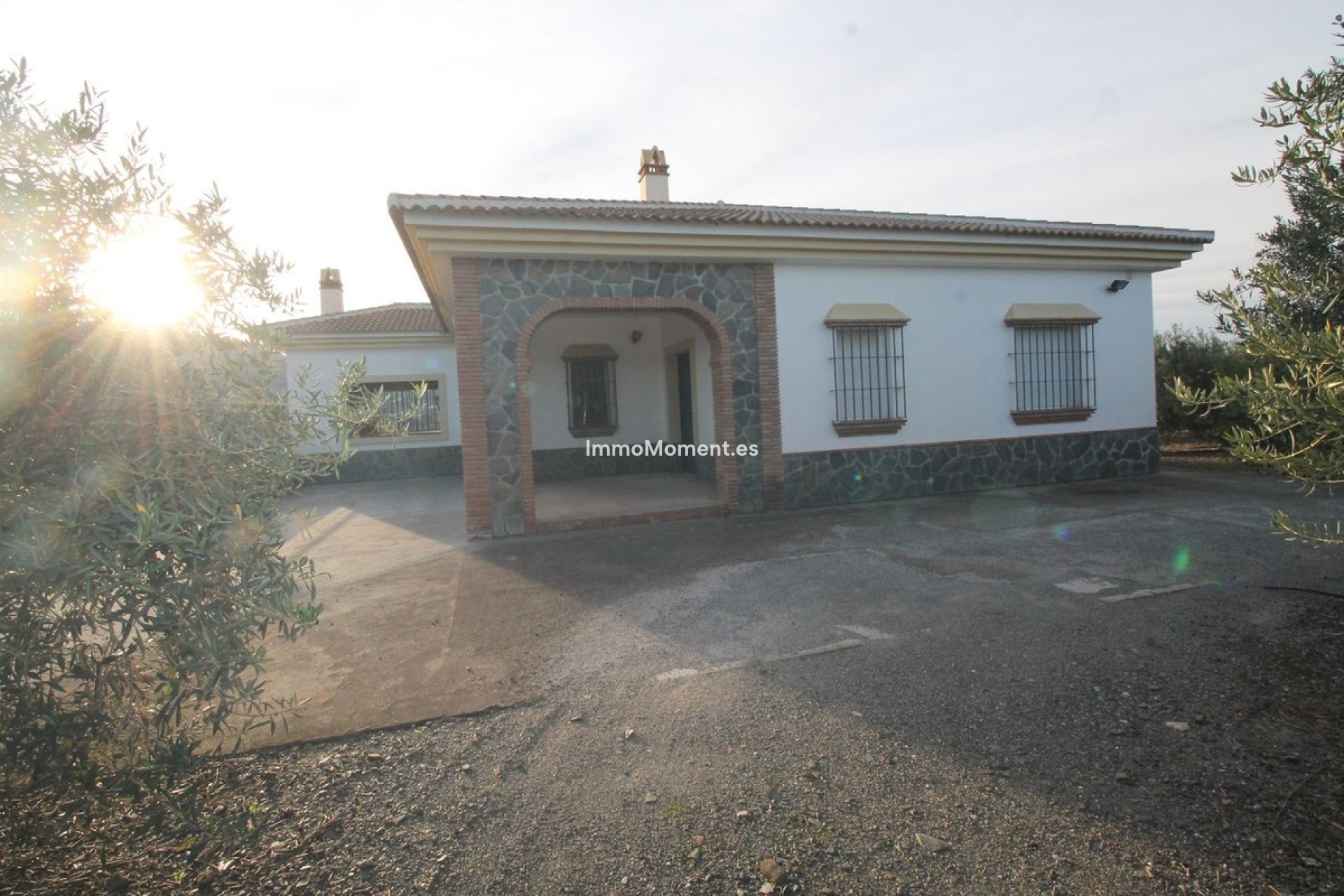 Resale - Land - Inland  - Alora