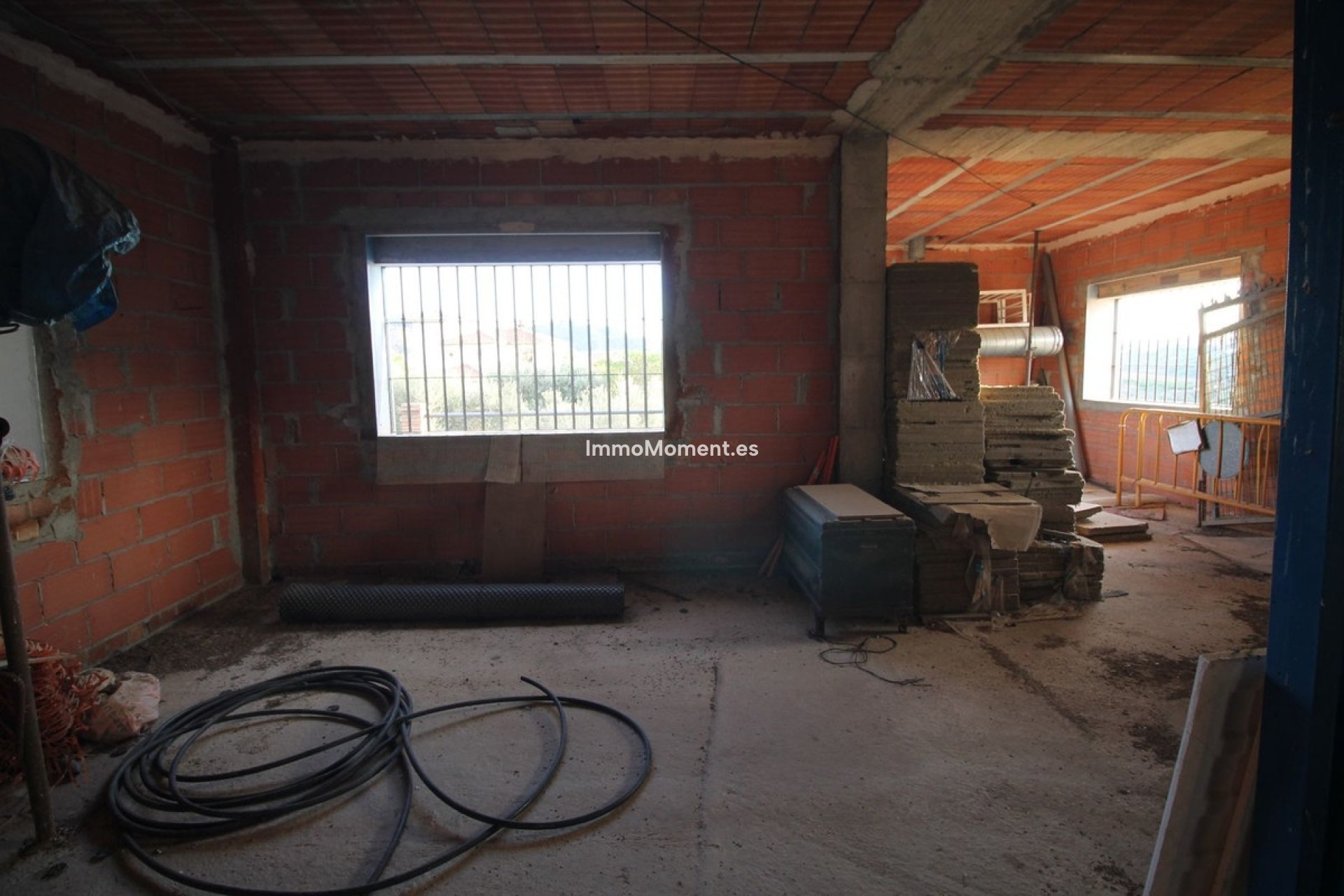 Resale - Land - Inland  - Alora