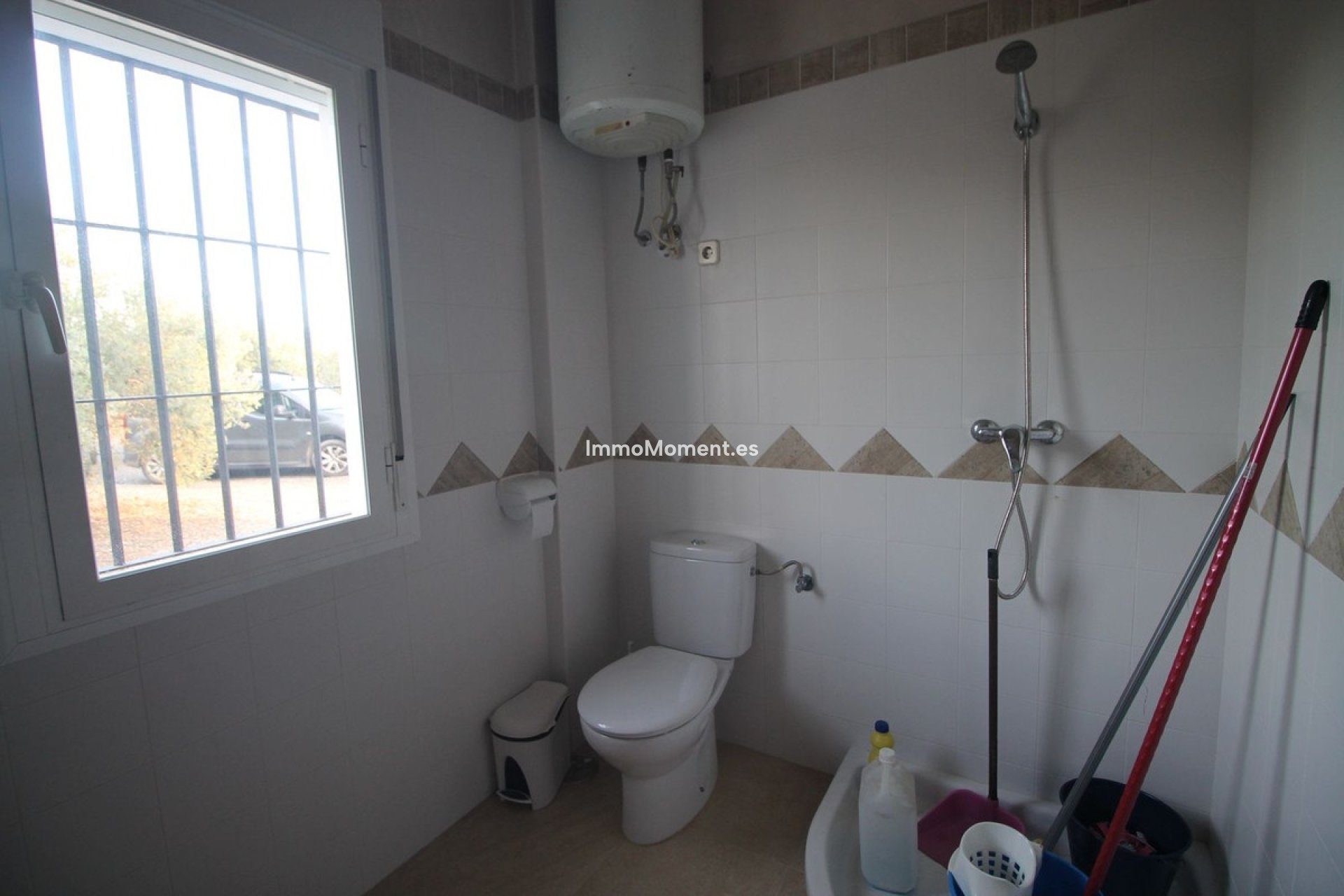 Resale - Land - Inland  - Alora