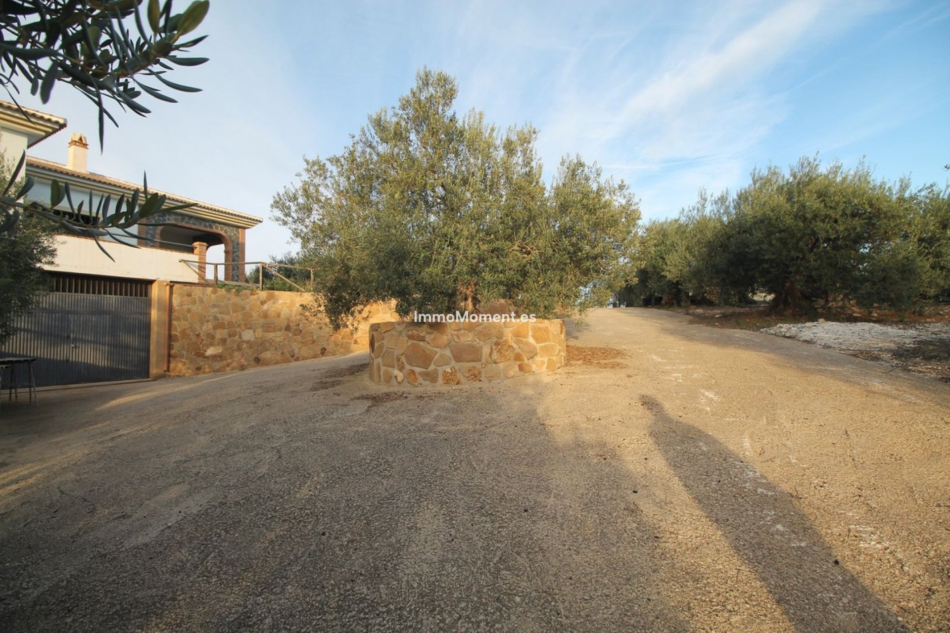 Resale - Land - Inland  - Alora