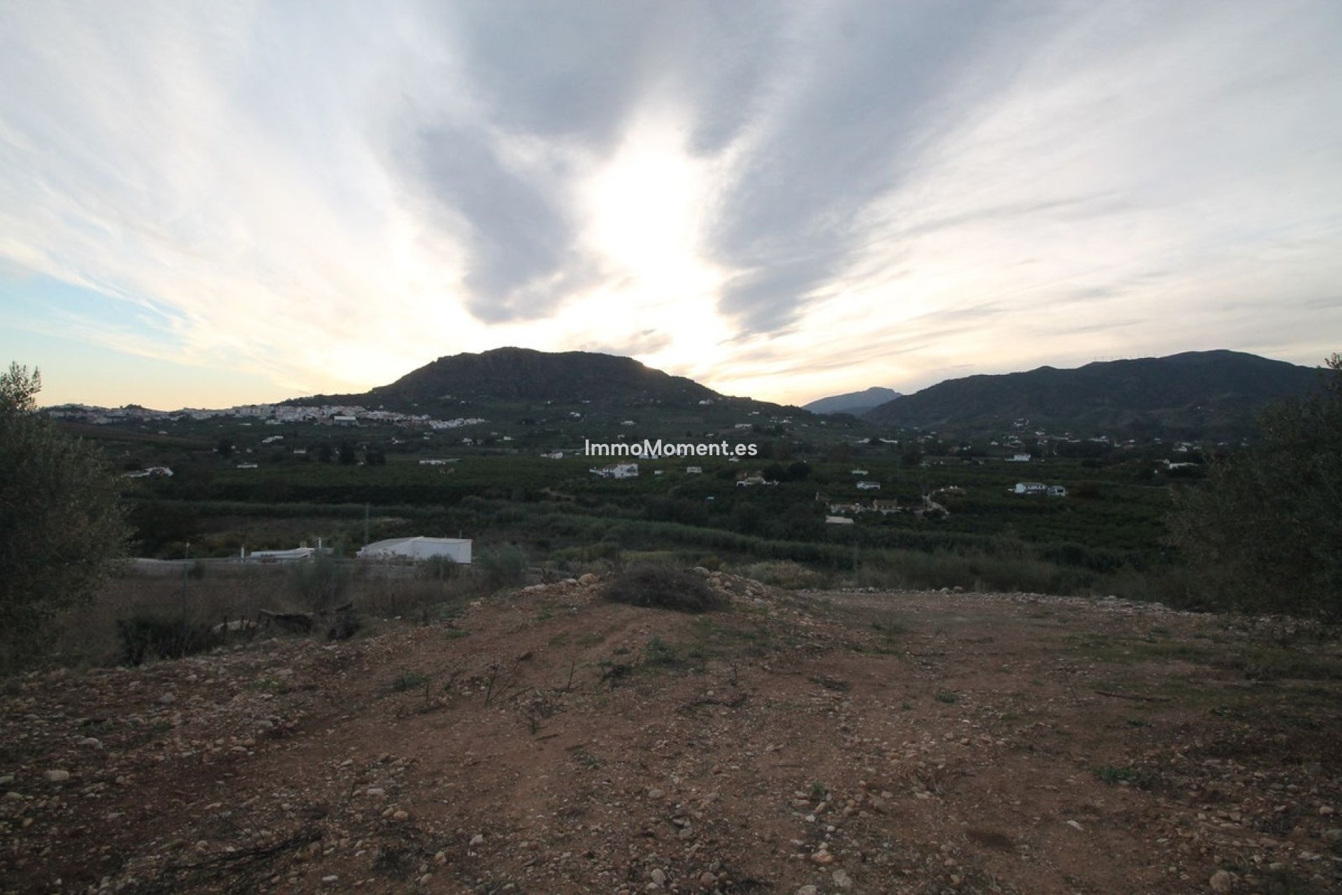 Resale - Land - Inland  - Alora