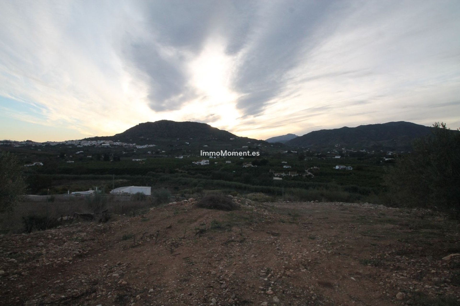 Resale - Land - Inland  - Alora