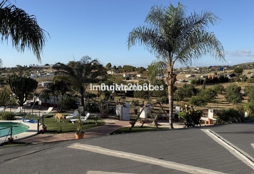 Resale - Plot - Estepona - Estepona Centro