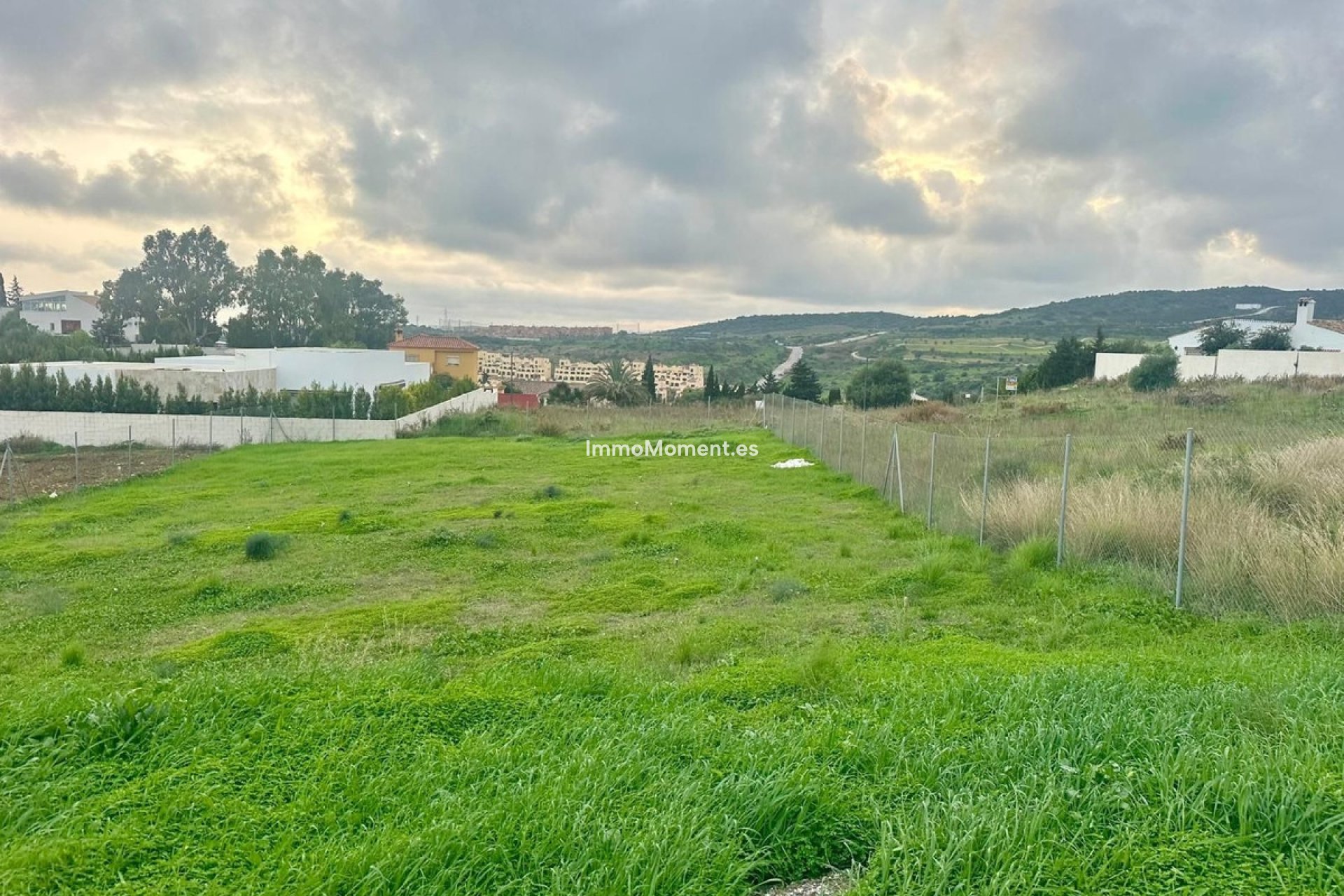 Resale - Plot - Estepona - Valle Romano