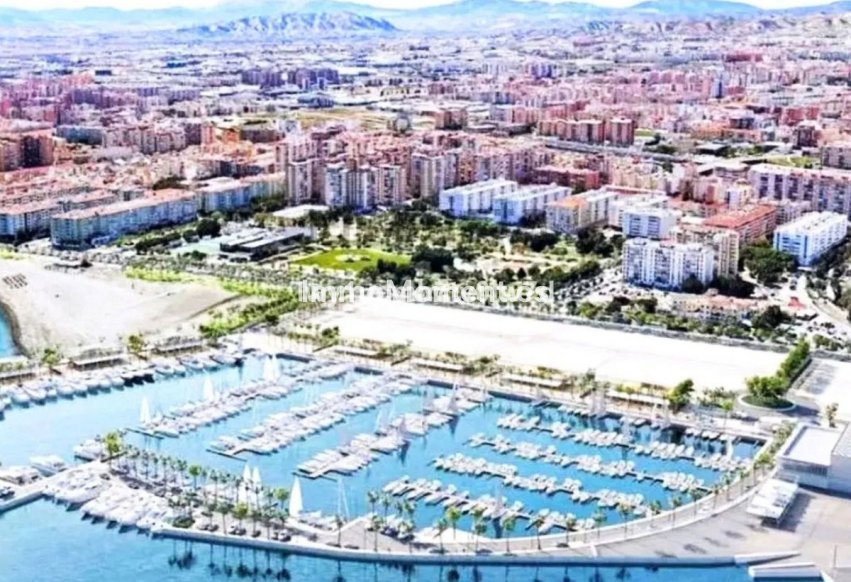 Resale - Plot - Málaga - Huelin