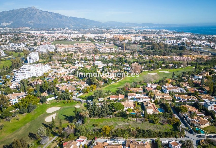Resale - Plot - Marbella - Guadalmina Alta