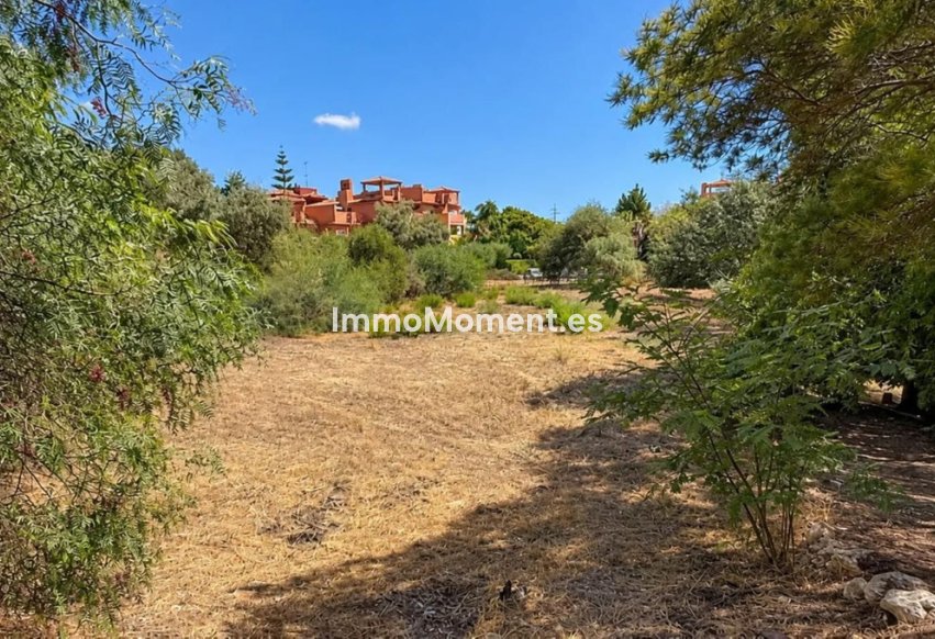 Resale - Plot - Marbella - Las Chapas
