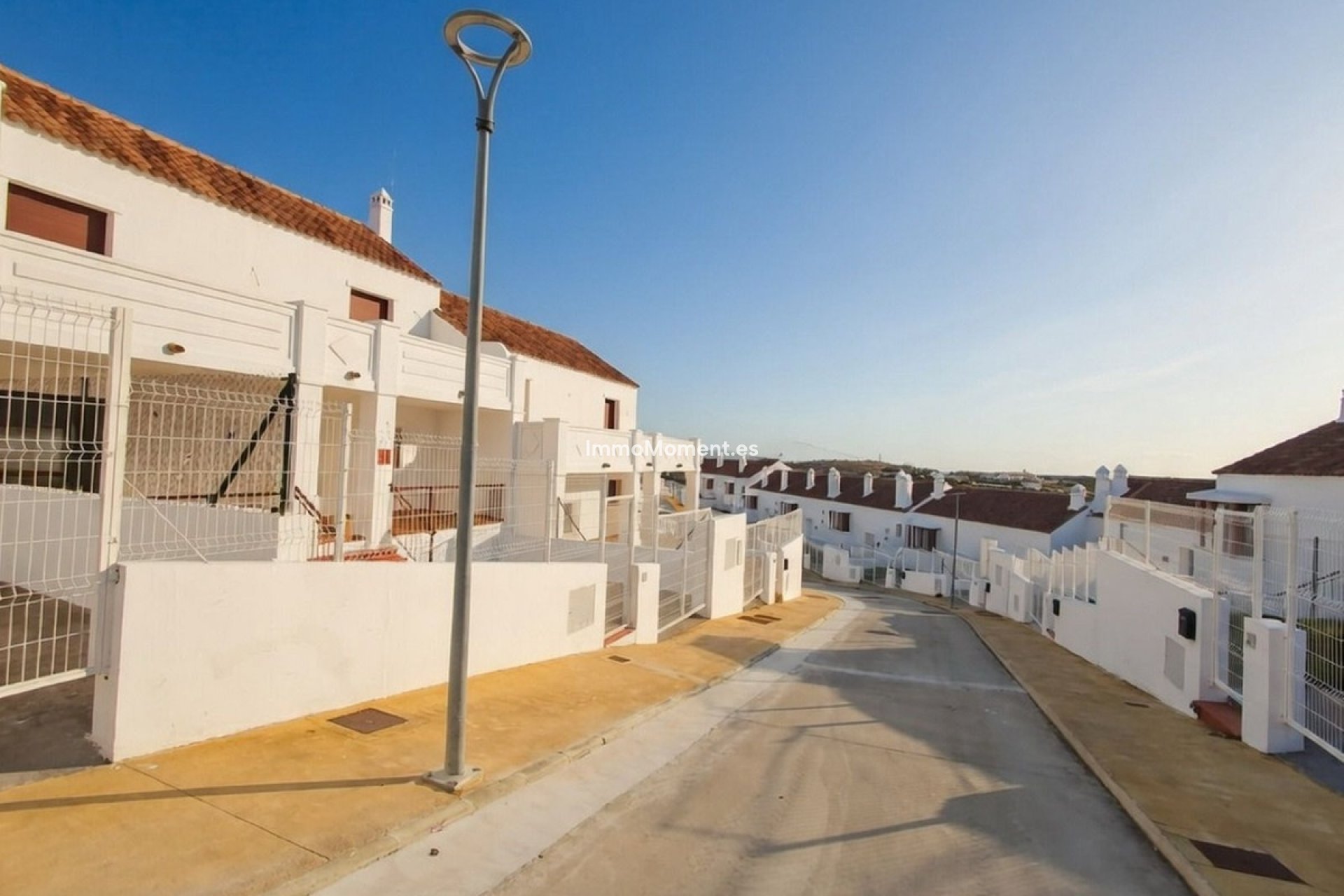 Resale - Townhouse - Casares - Doña Julia