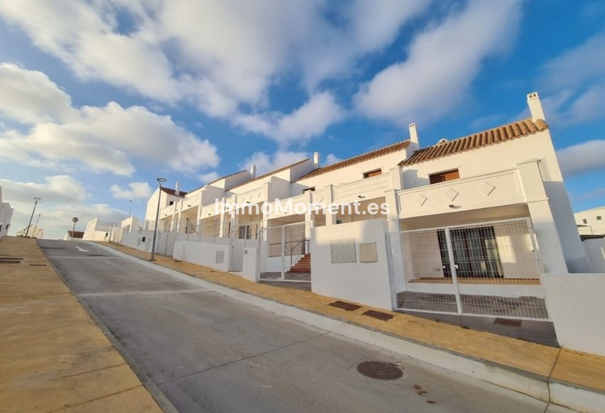 Resale - Townhouse - Casares - Doña Julia