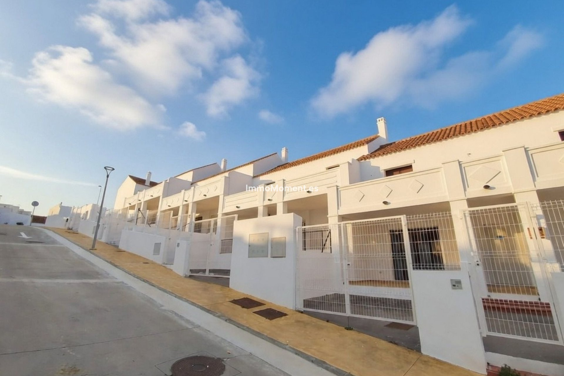 Resale - Townhouse - Casares - Doña Julia