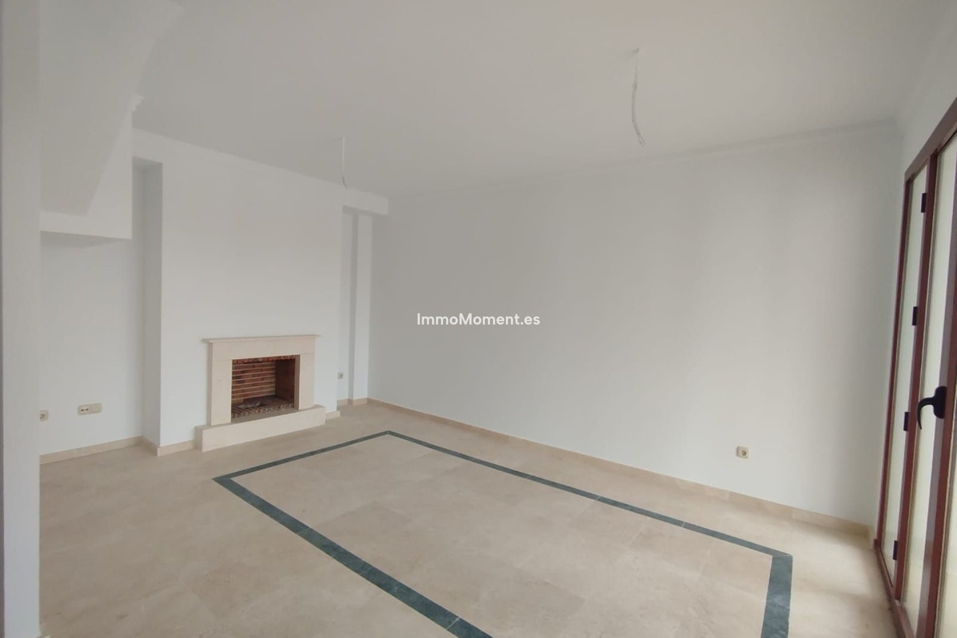 Resale - Townhouse - Casares - Doña Julia