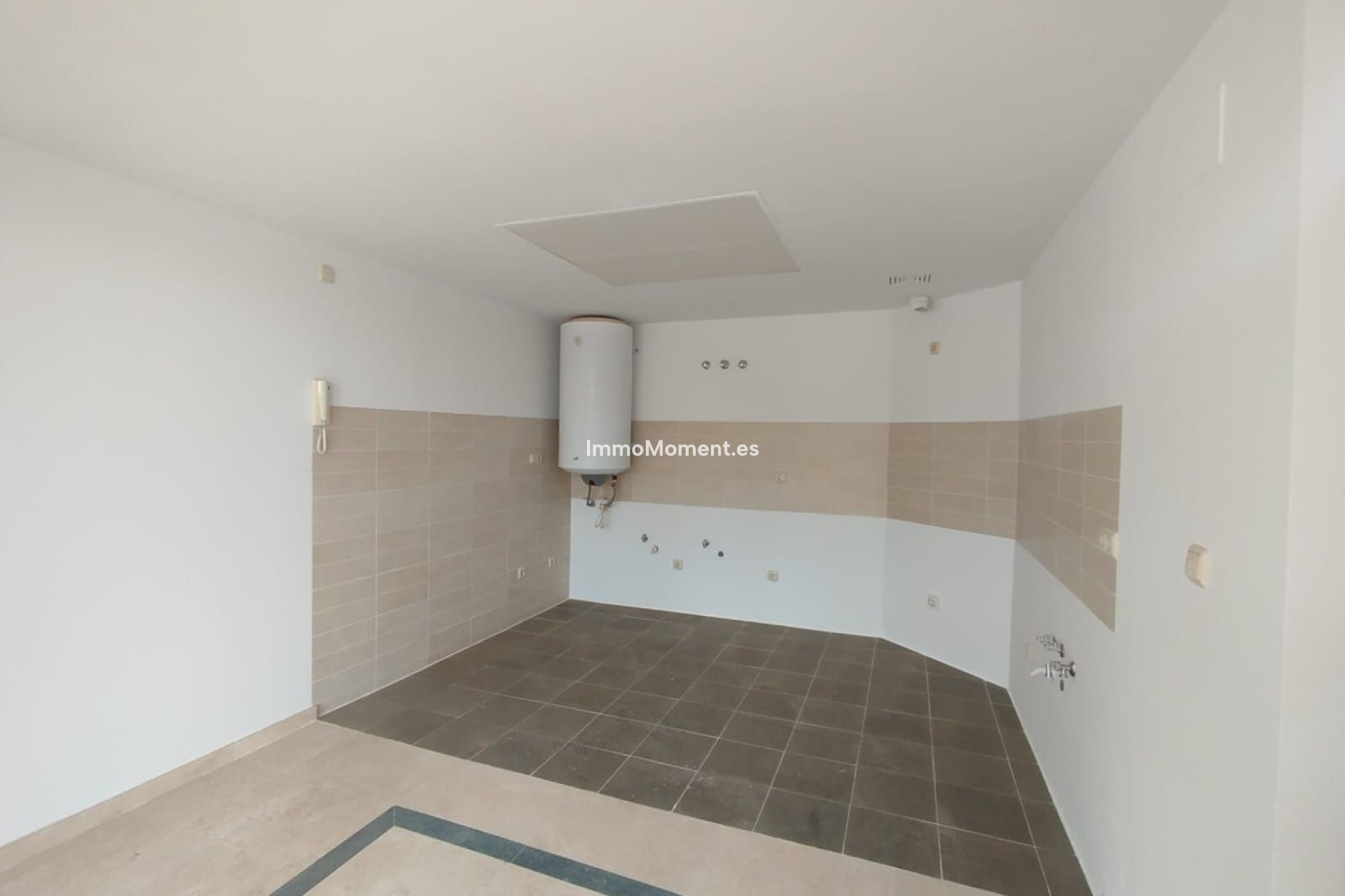 Resale - Townhouse - Casares - Doña Julia