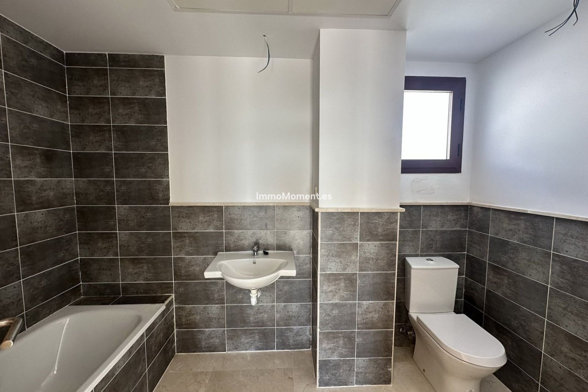 Resale - Townhouse - Casares - Doña Julia