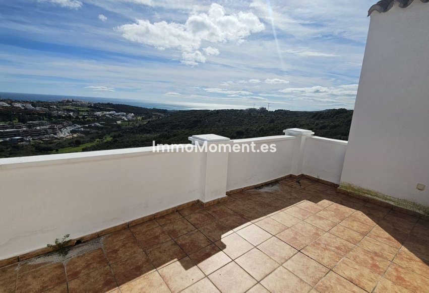 Resale - Townhouse - Casares - Doña Julia
