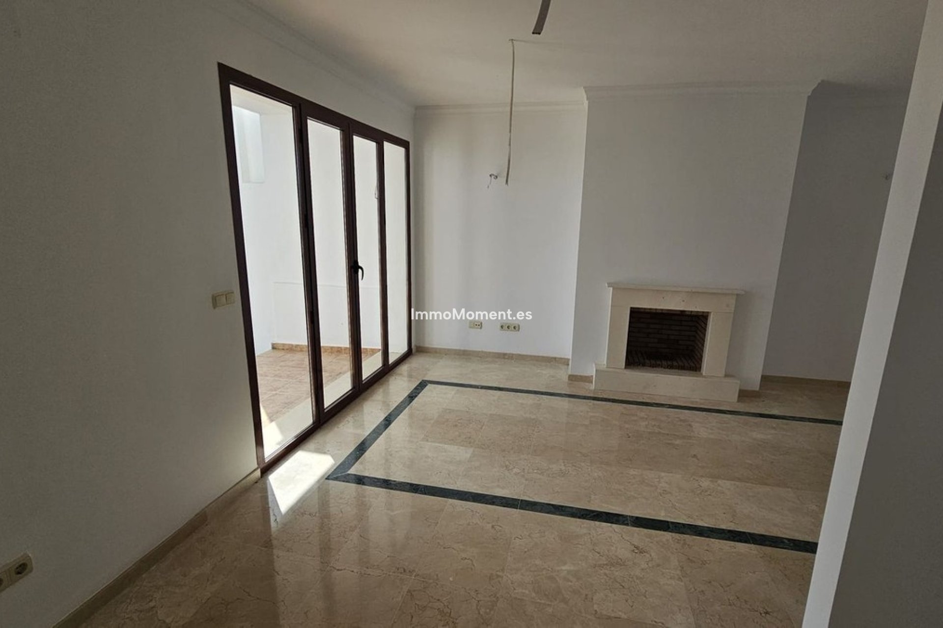 Resale - Townhouse - Casares - Doña Julia