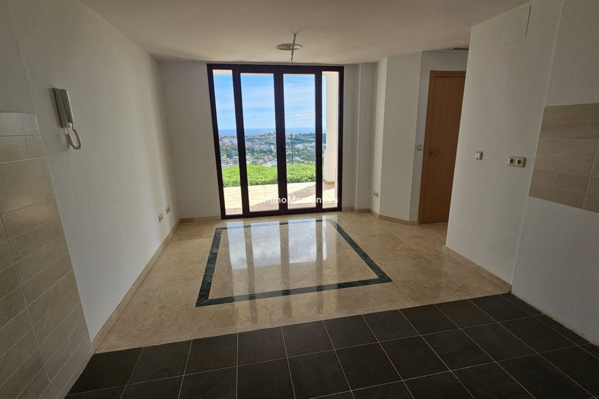 Resale - Townhouse - Casares - Doña Julia
