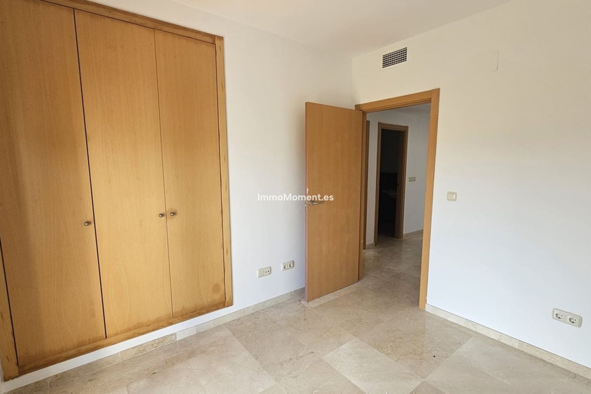 Resale - Townhouse - Casares - Doña Julia