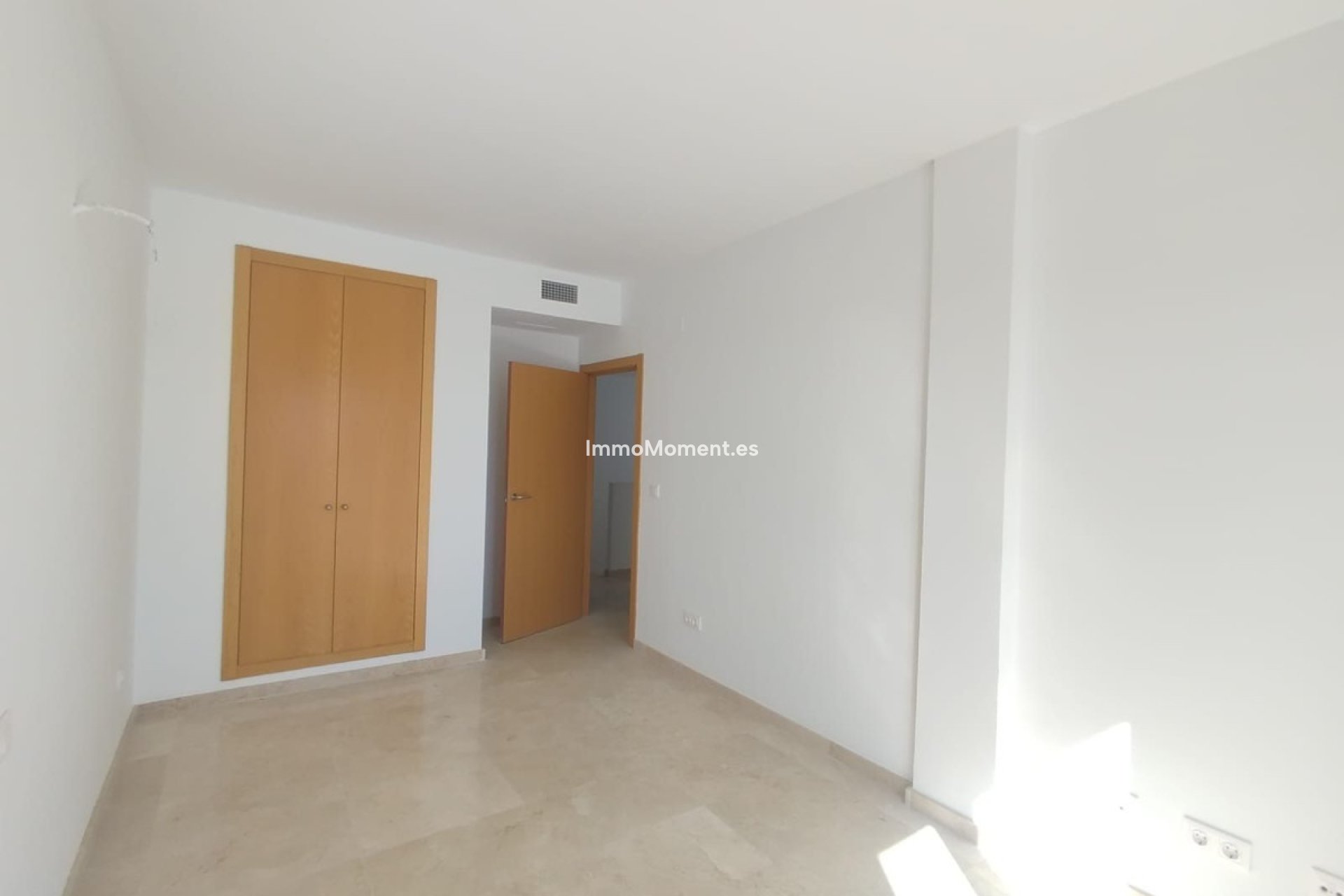 Resale - Townhouse - Casares - Doña Julia