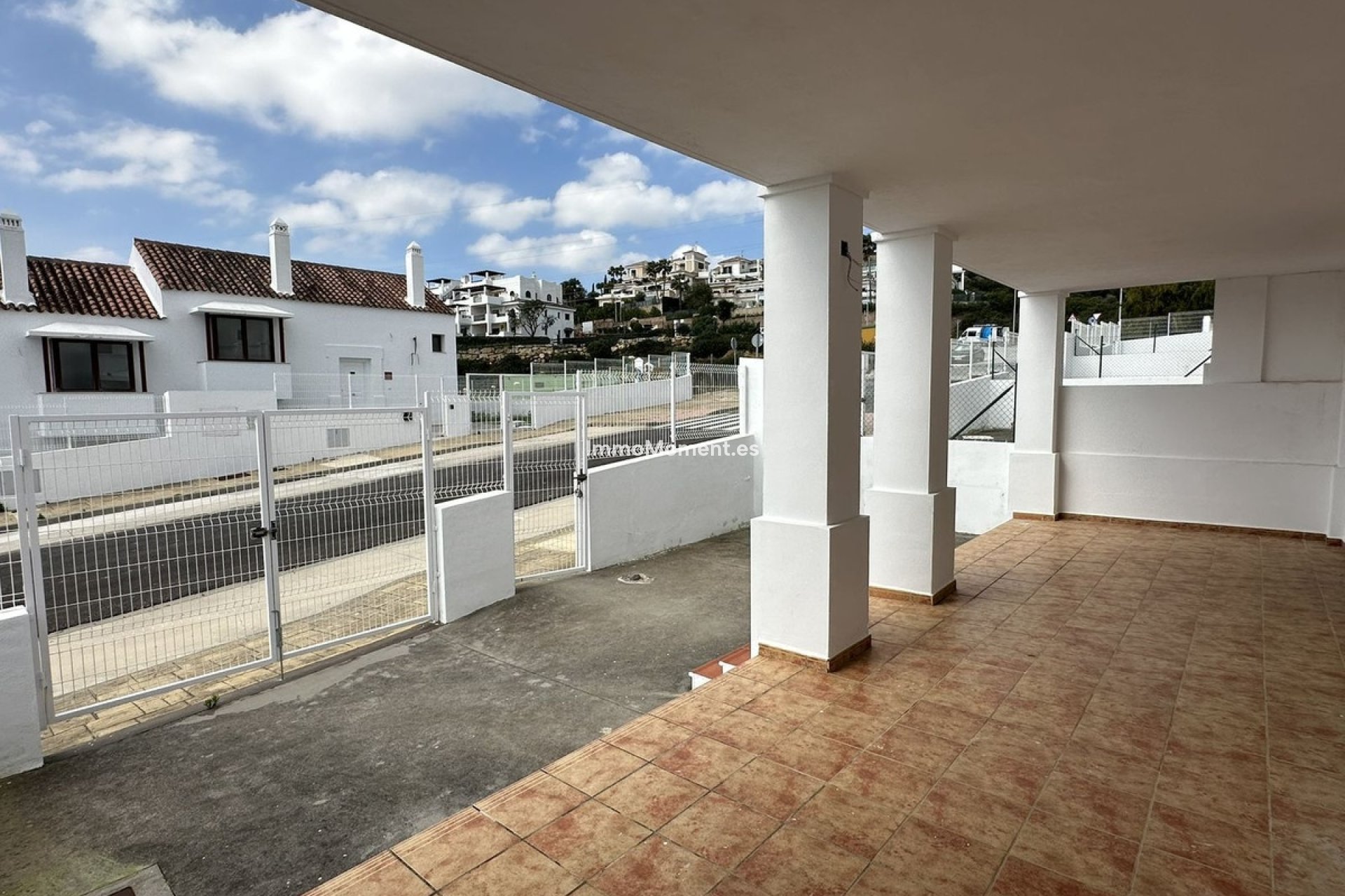 Resale - Townhouse - Casares - Doña Julia
