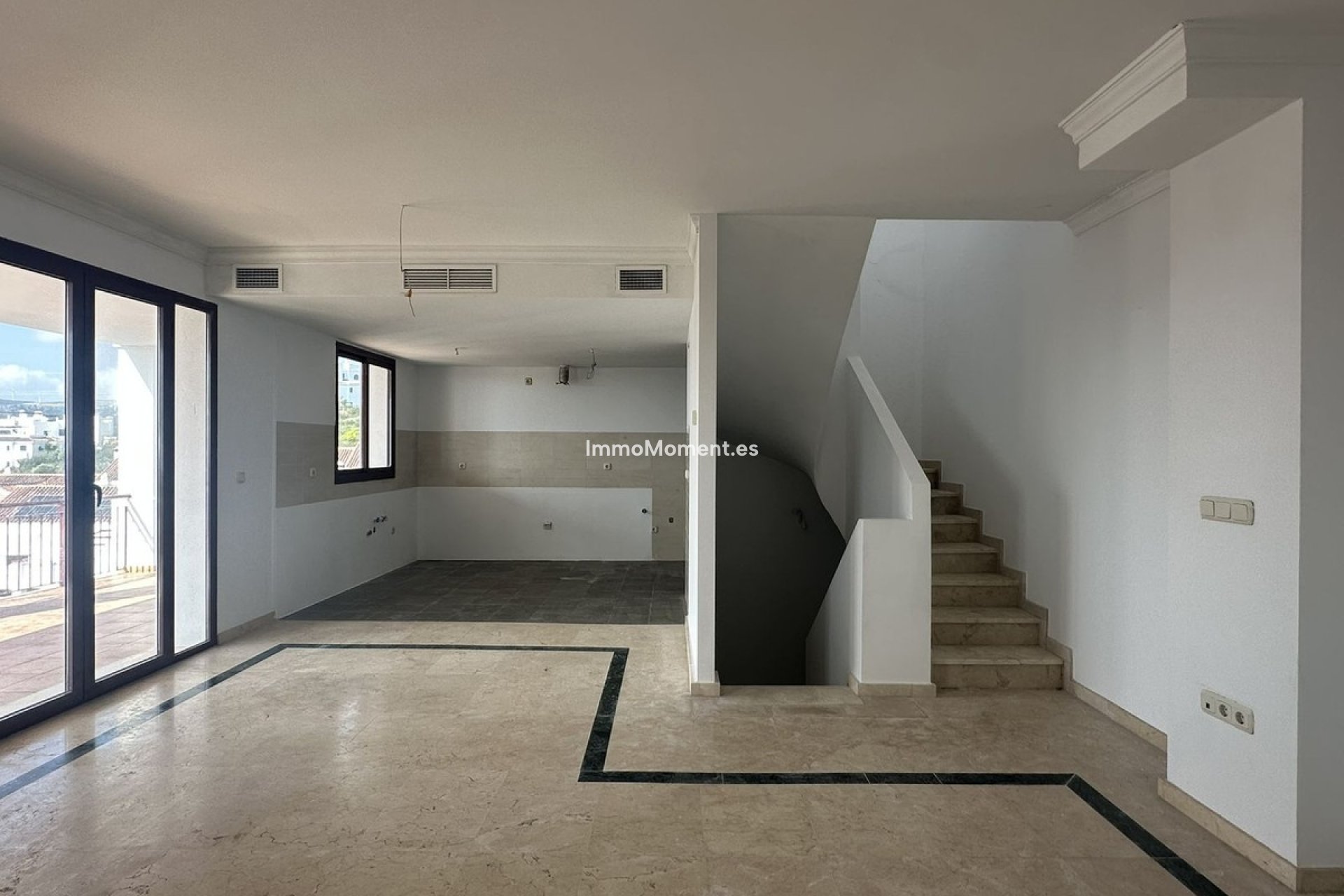 Resale - Townhouse - Casares - Doña Julia