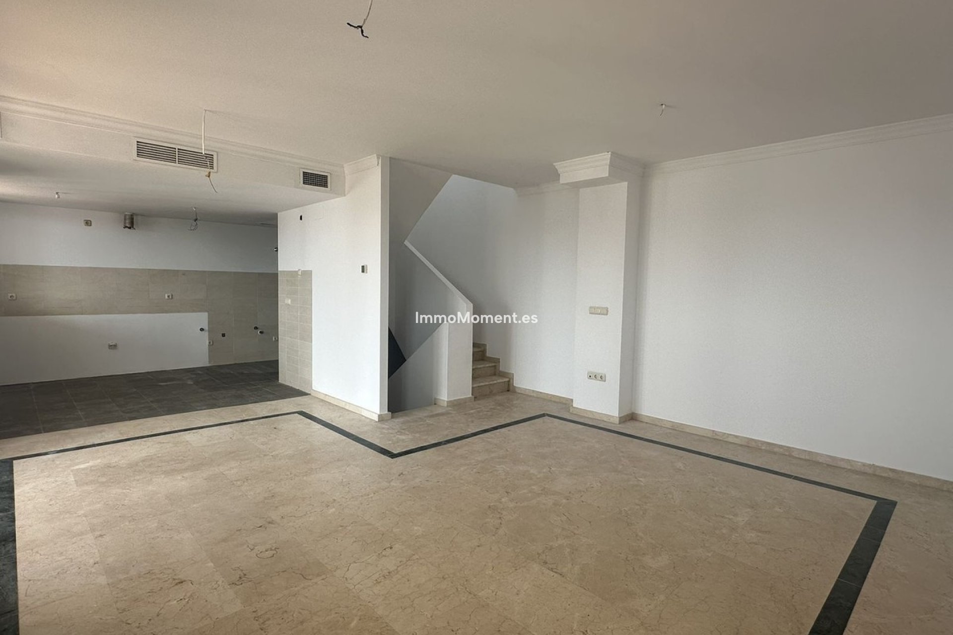 Resale - Townhouse - Casares - Doña Julia