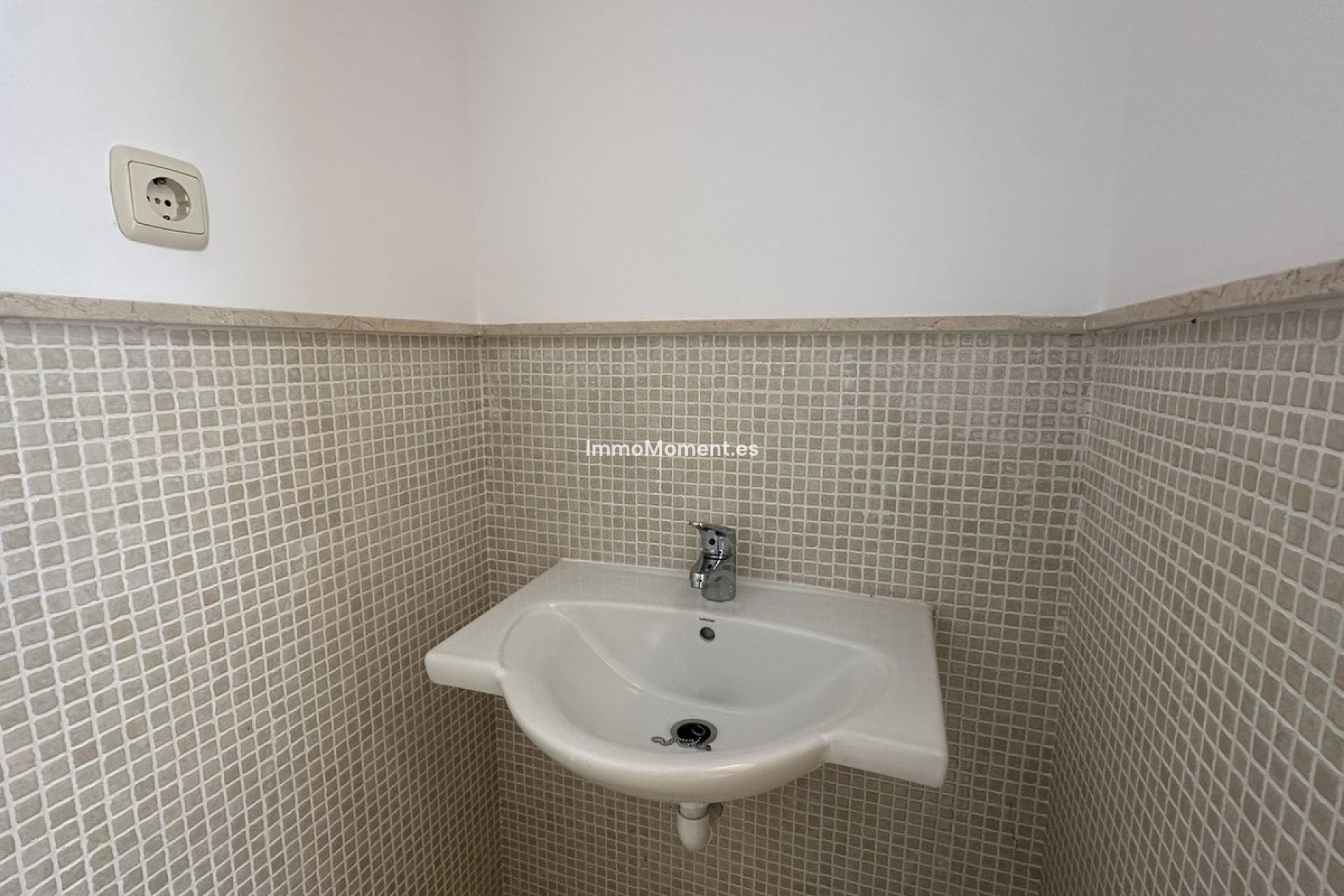 Resale - Townhouse - Casares - Doña Julia