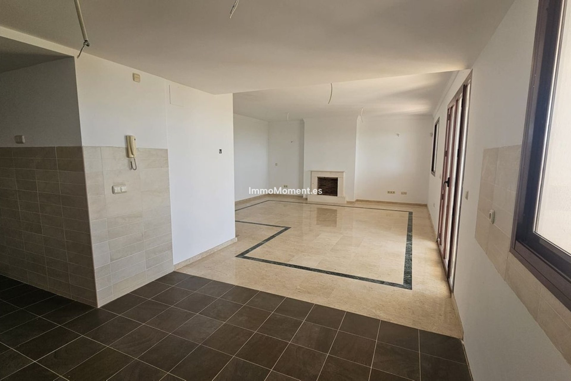 Resale - Townhouse - Casares - Doña Julia