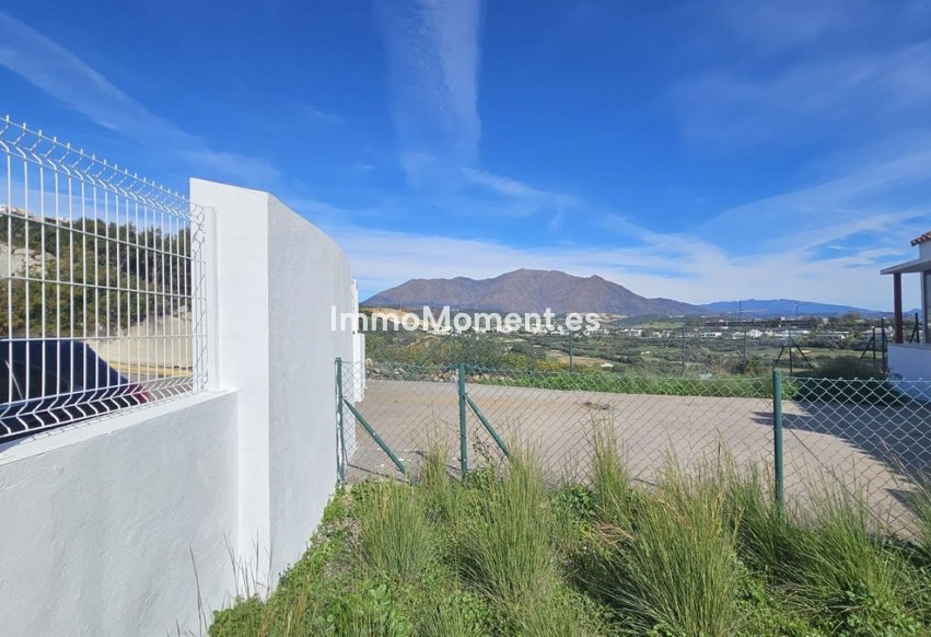 Resale - Townhouse - Casares - Doña Julia