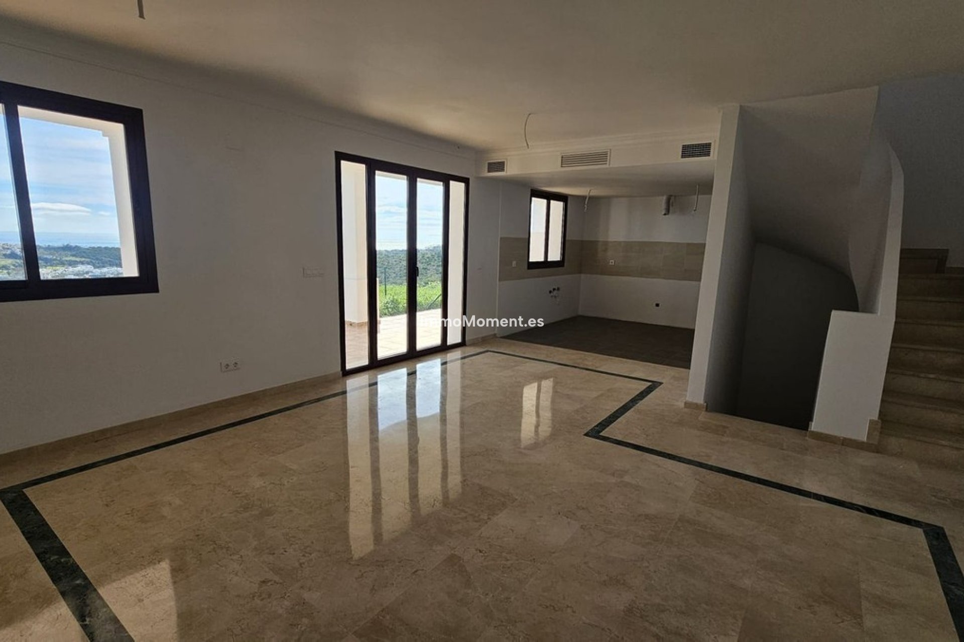 Resale - Townhouse - Casares - Doña Julia