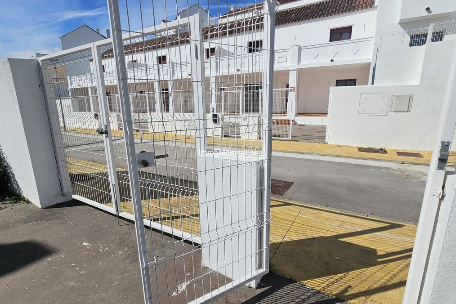 Resale - Townhouse - Casares - Doña Julia