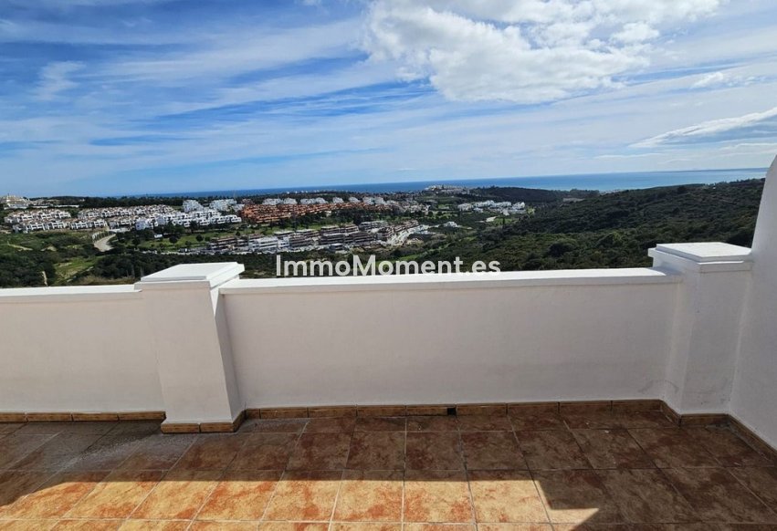 Resale - Townhouse - Casares - Doña Julia