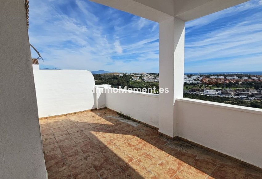 Resale - Townhouse - Casares - Doña Julia