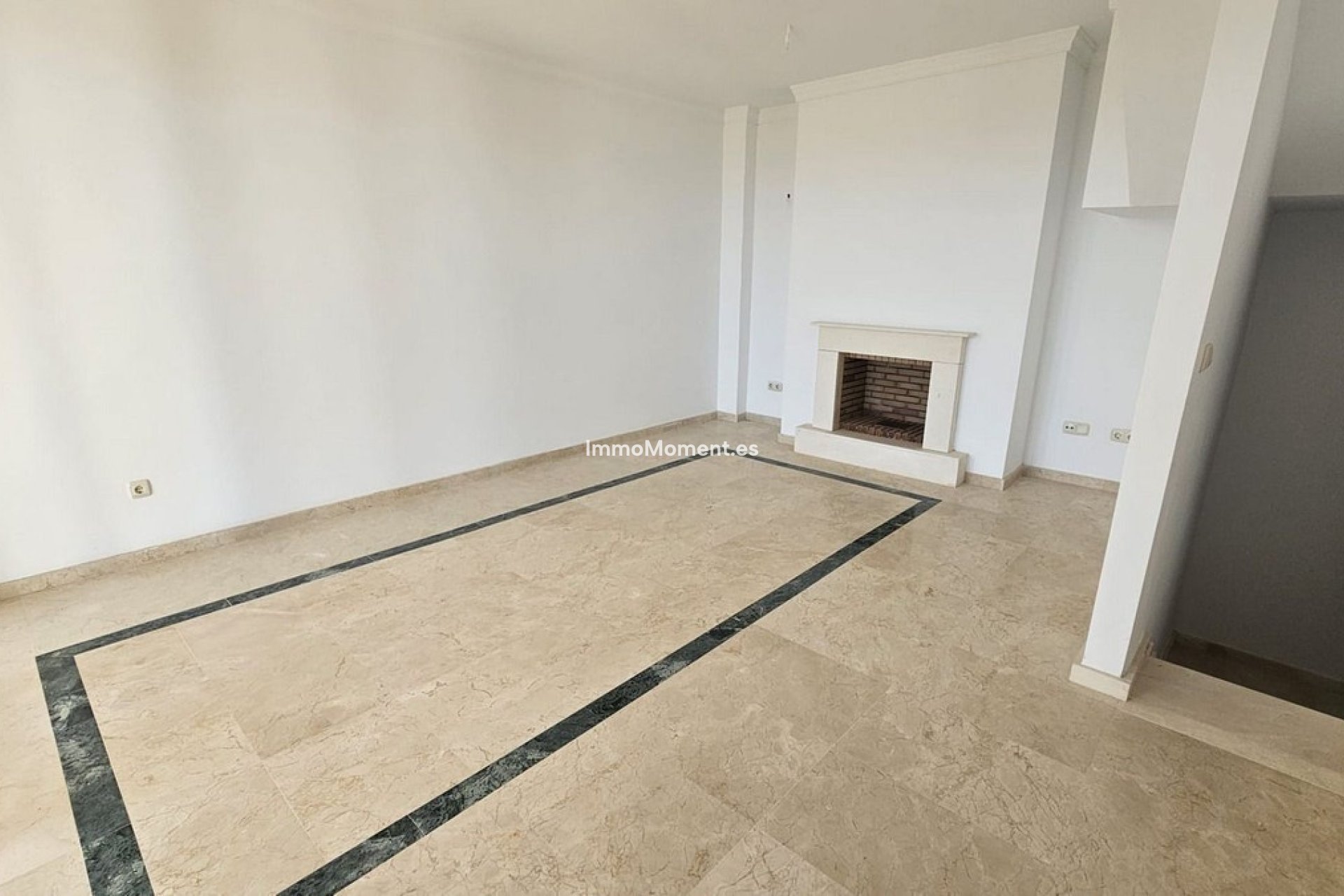 Resale - Townhouse - Casares - Doña Julia