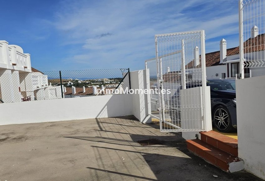 Resale - Townhouse - Casares - Doña Julia